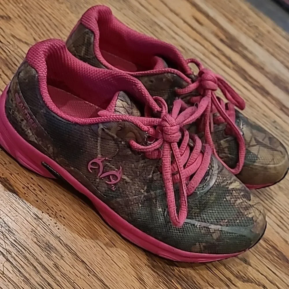 RealTree cobra Jr sz 2 Sneakers